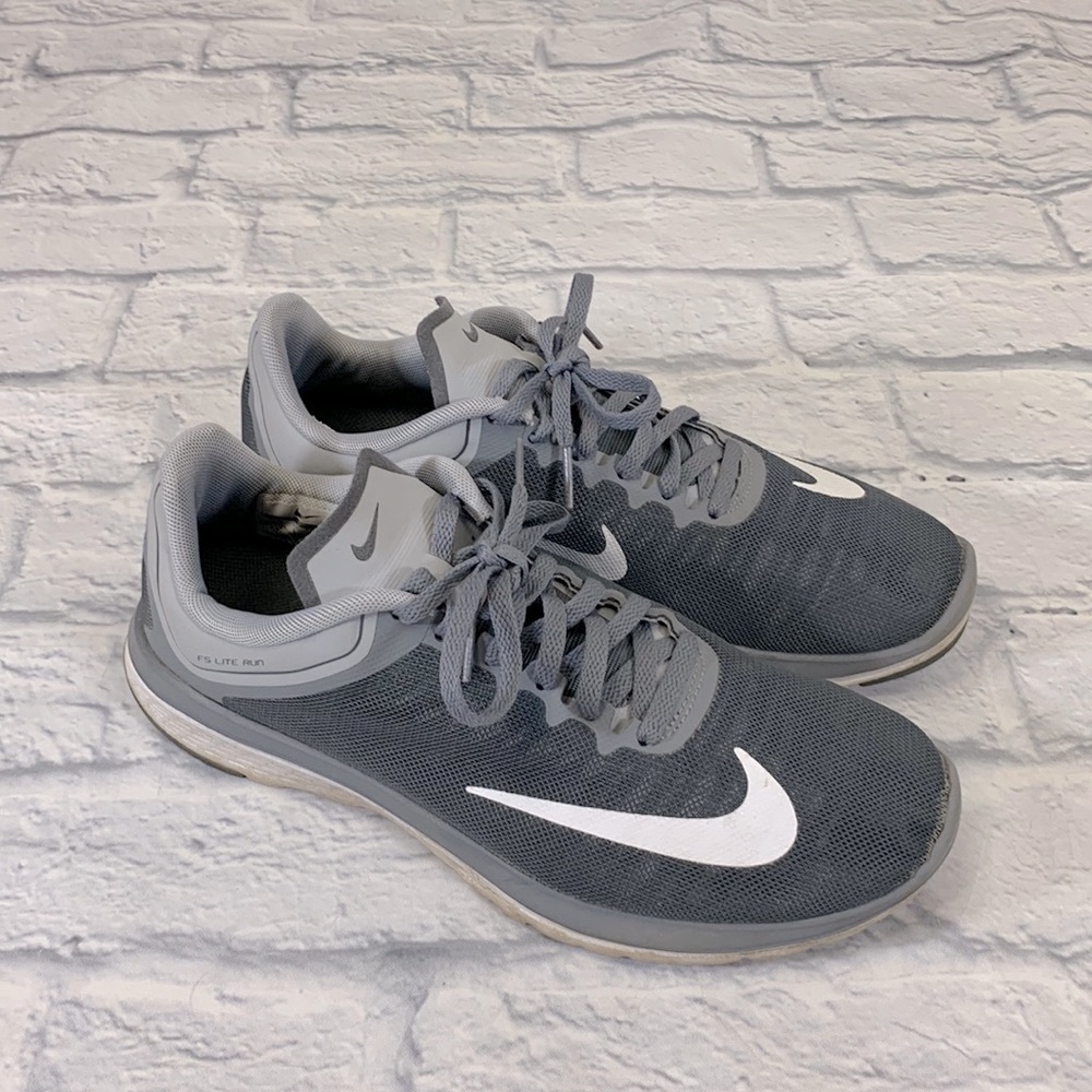 Nike Running Sneakers Gray white Size 8.5  F5 Lite Run Lace up White logo